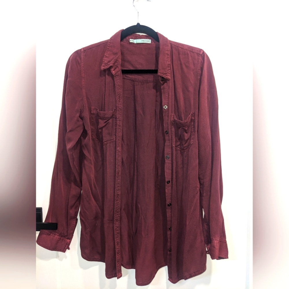 Maroon, flowy, button up collared shirt